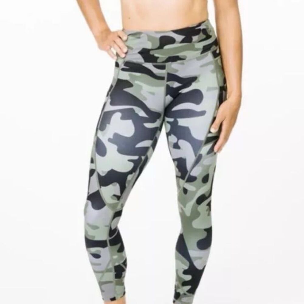 ZYIA Active Women's Light + Tight Camo Leggings Size 4